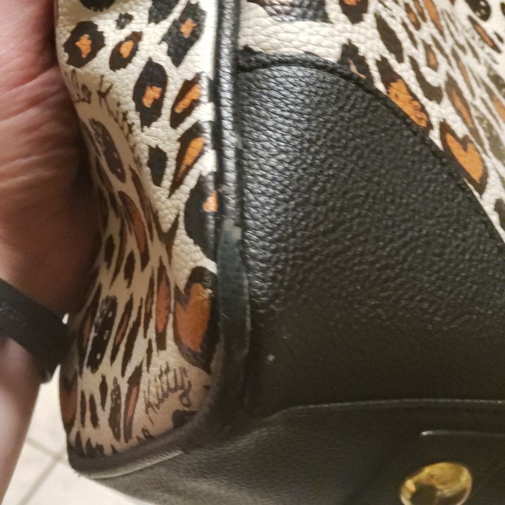 Hello Kitty Purse - Picture 7 of 7